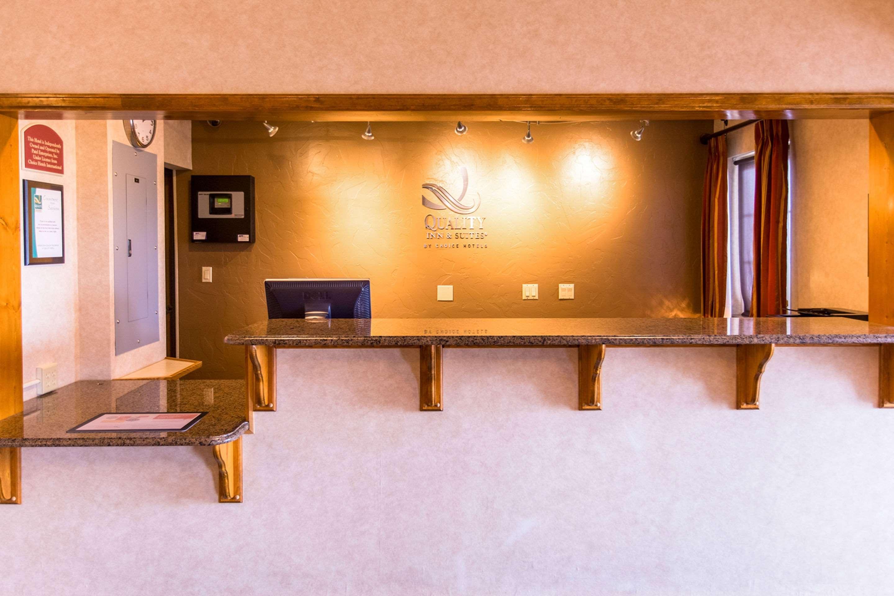 Quality & University 2* Laramie